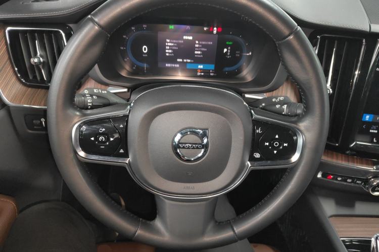 Used Volvo XC60 New Energy 2022 T8 Plug-in Hybrid All-Wheel Drive Smart Luxury Edition Steering Wheel