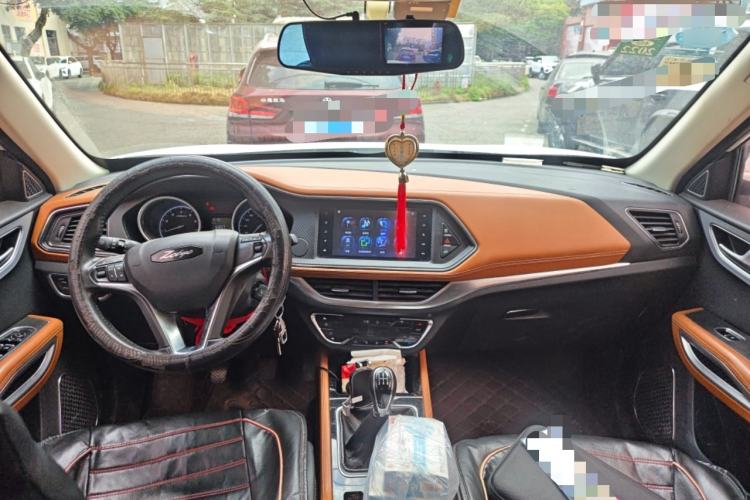 Used Zotye T300 2017 1.5L Manual Luxury Model Center Console