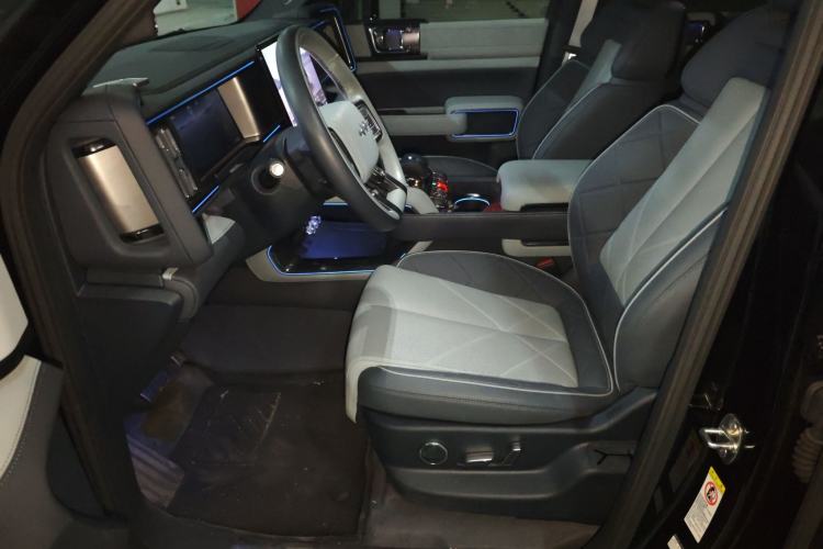 Used Formula Leopard 5 2023 Explore Edition