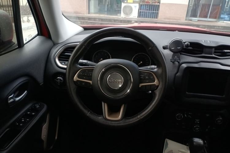 Used Jeep Renegade 2018 Connected Large Screen Version 180T Automatic Smart Version
