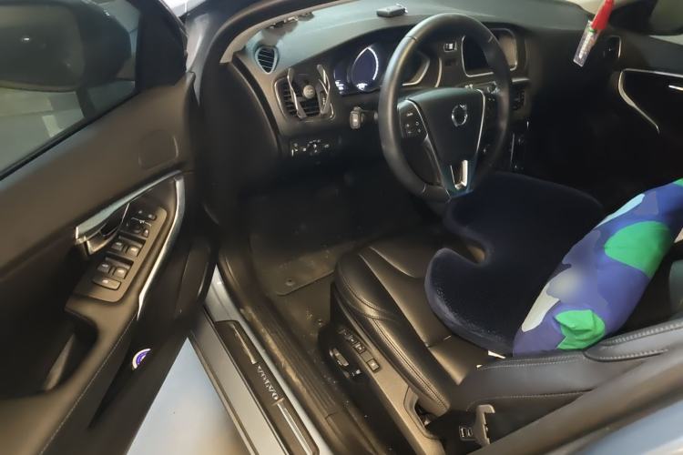 Used Volvo V40 2019 T3 Zhiyi Edition
