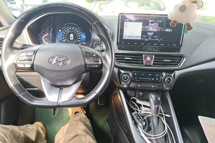 Used Hyundai Lafesta 2019 240TGDi Sport Edition China V standard Center Console