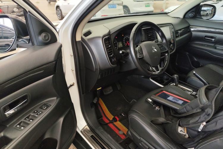 Used Mitsubishi Outlander 2018 2.0L Two-Wheel-Drive Jiale Edition 7-Seater