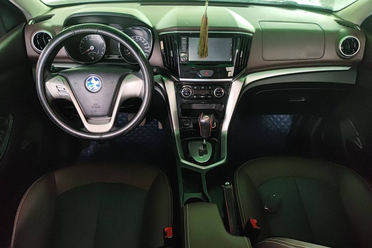 Used Venucia T70X 2016 2.0L CVT SmartFun Sport Edition