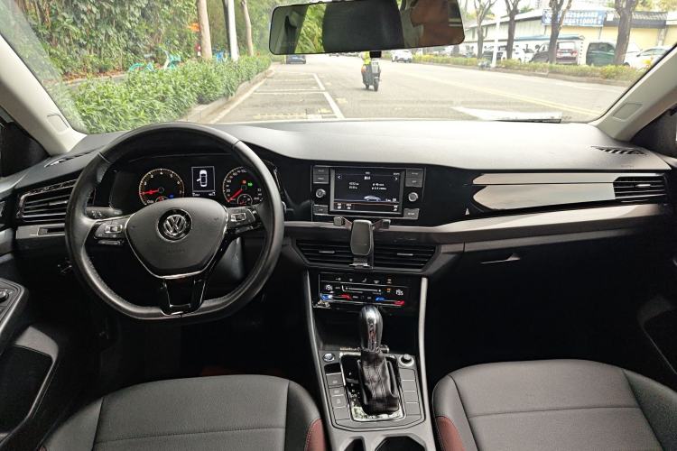 Used Volkswagen Bora 2020 1.5L Automatic Elite Version Center Console