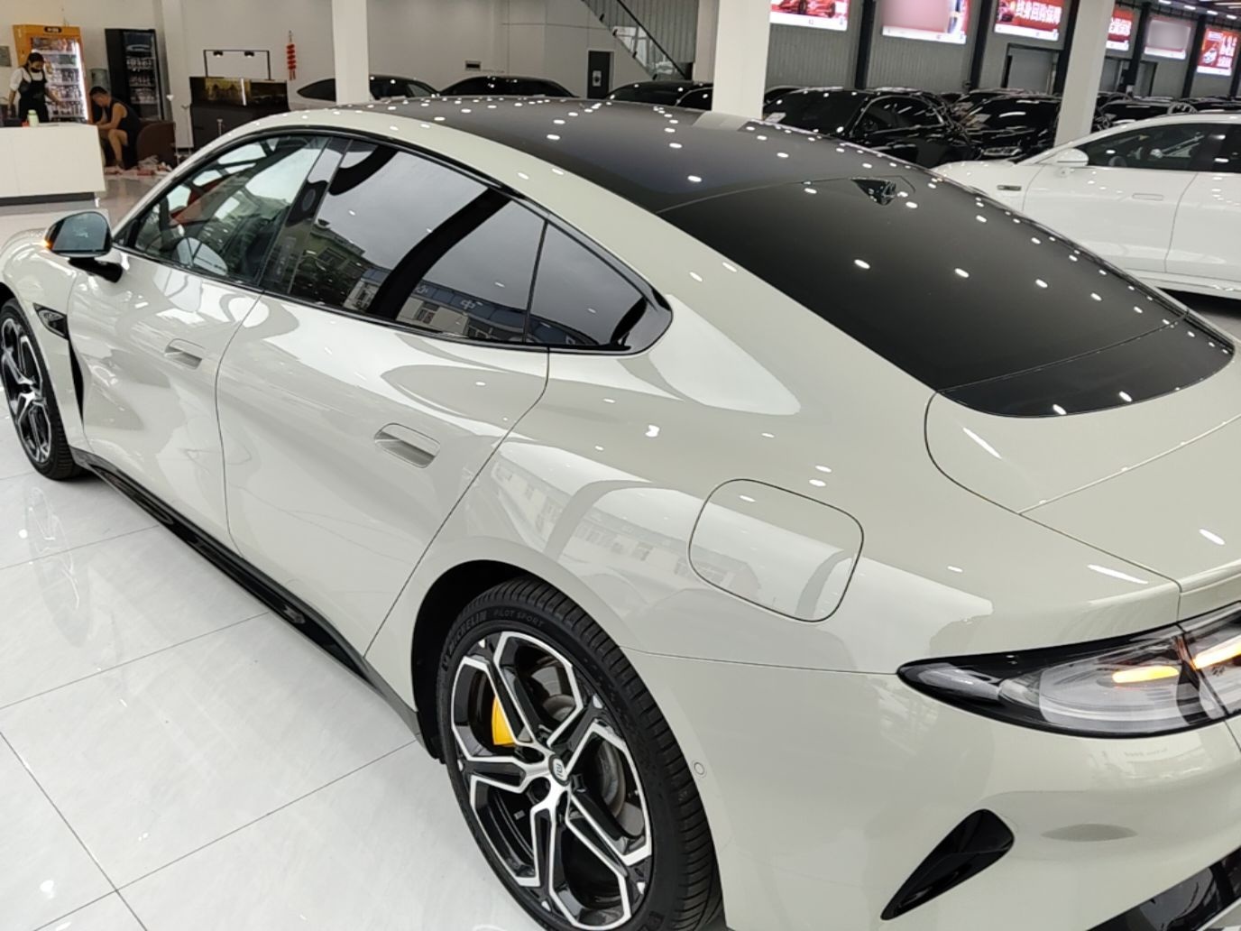 Xiaomi Auto SU7 2024 Rear-Drive Ultra-Long Range Advanced Pro-Level Intelligent Driving Version — снимка 4
