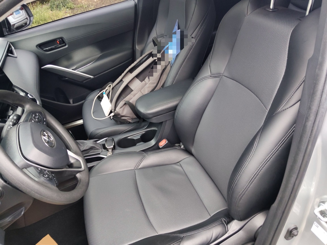 Переднее сиденье в автомобиле