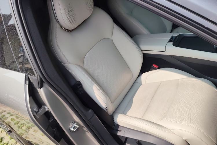 Used Lynk & Co 08 EM-P 2023 245km Ultra-Long Range Halo