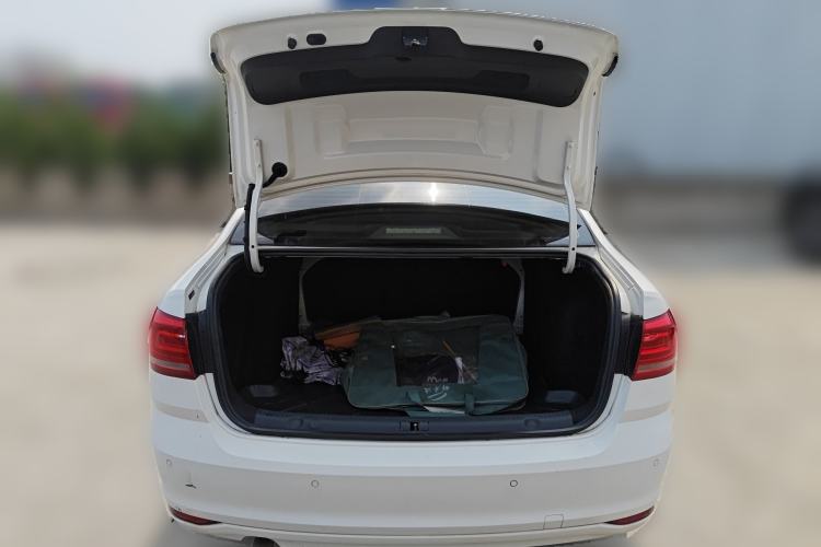 Used Volkswagen Lavida 2015 1.6L Manual Comfort Edition Trunk