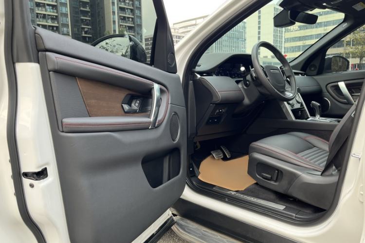 Used Land Rover Discovery Sport 2022 249 PS R-Dynamic S Performance Edition 5 Seats Interior 3