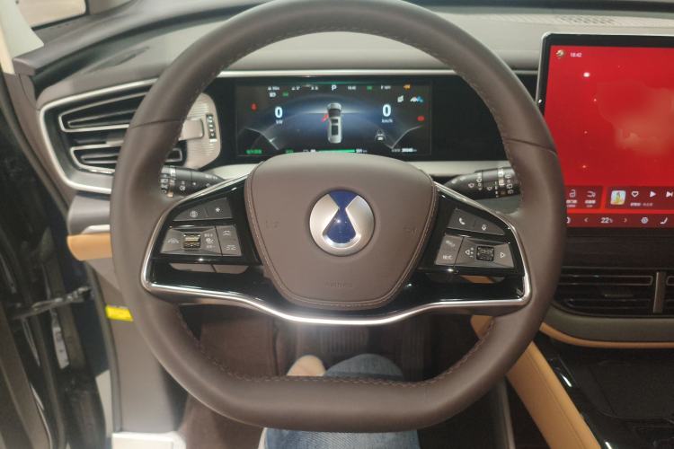 Used Denza D9 2024 EV 600 Four-Wheel-Drive Flagship Model Steering Wheel