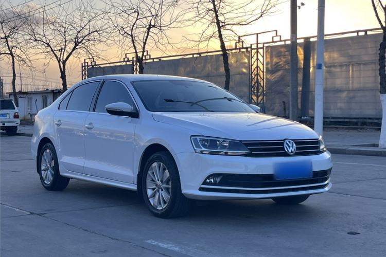 Used Volkswagen Sagitar 2015 1.6L Automatic Fashion Model
