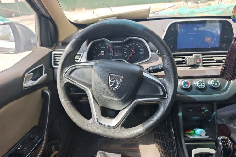 Used Baojun 310W 2017 1.5L Manual Comfort Version China V Steering Wheel