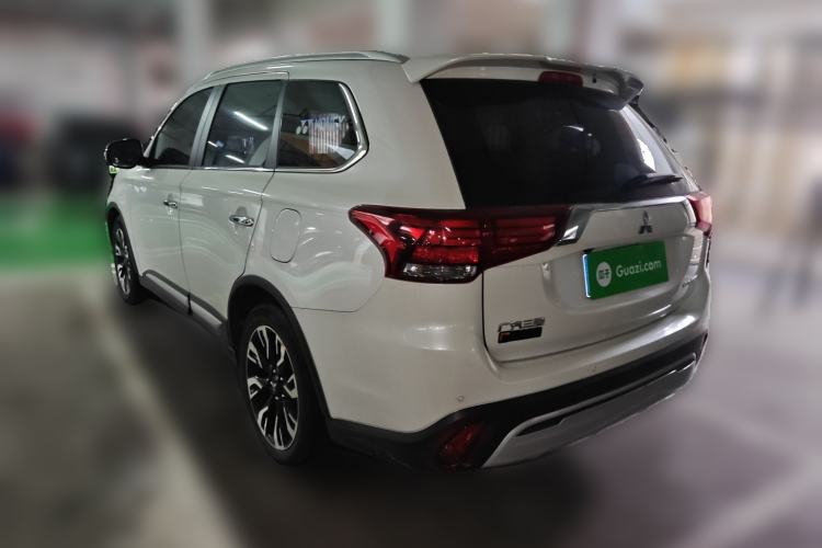 Used Mitsubishi Outlander 2019 2.4L 4x4 Zhi Xiang Edition 5 Seats China V Emission Standard