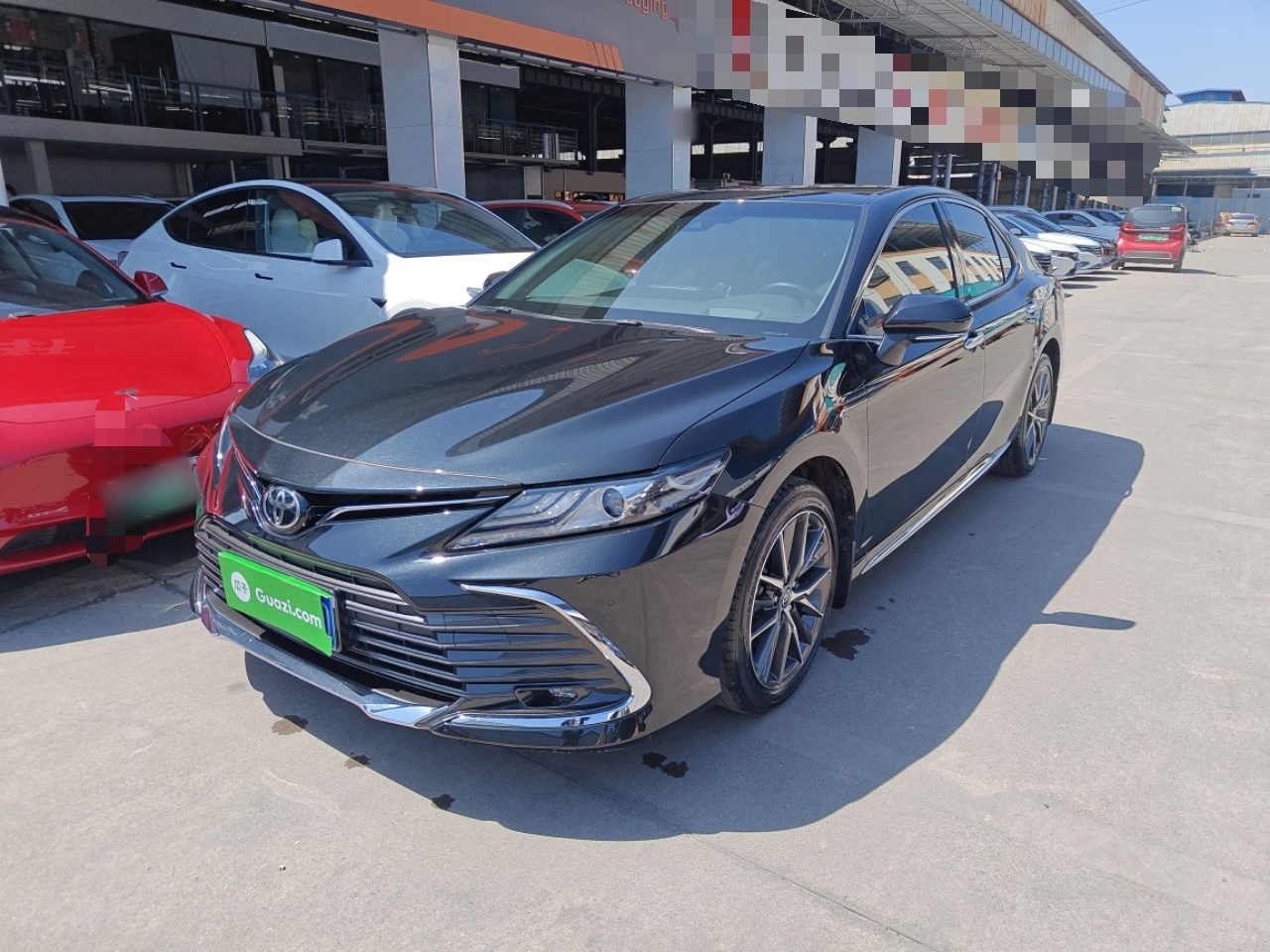 تحت مقدمة السيارة