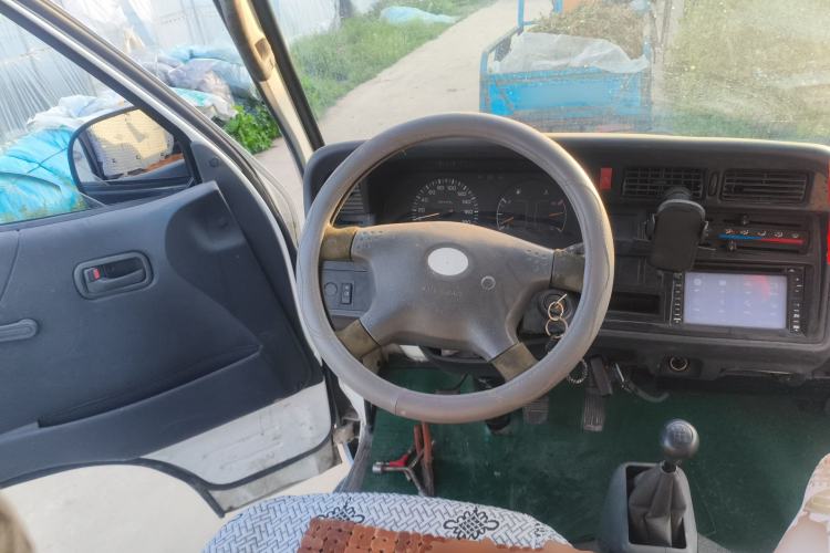 Used Jinbei Hiace 2014 2.0L 5th Generation Kuaiyunwang Business Version 4G19 Steering Wheel