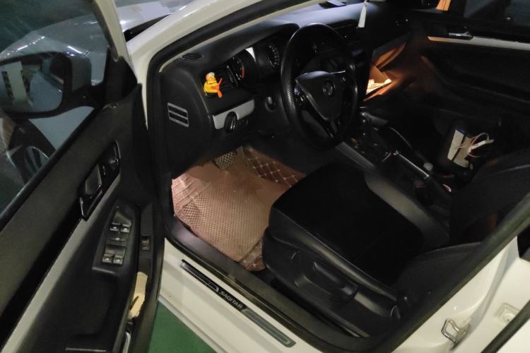 Used Volkswagen Sagitar 2017 230TSI Automatic Comfort Version
