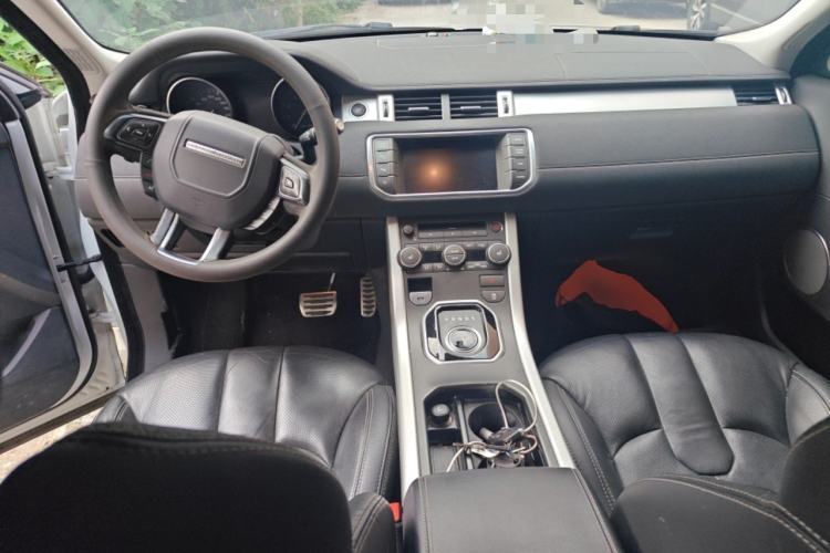 Used Land Rover Range Evoque 2013 2.0T 5-Door Ignite Edition Center Console