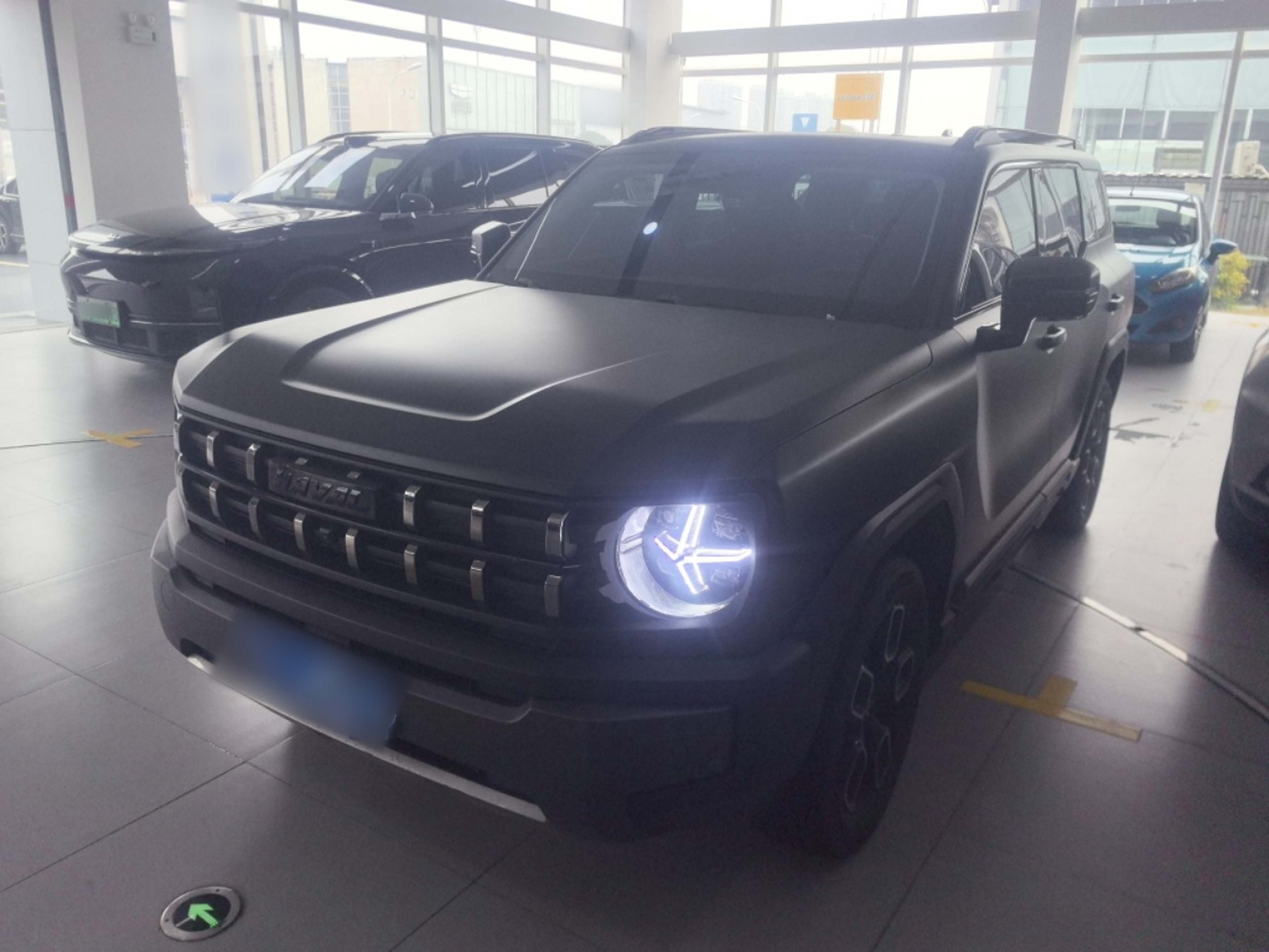 Под передней частью автомобиля