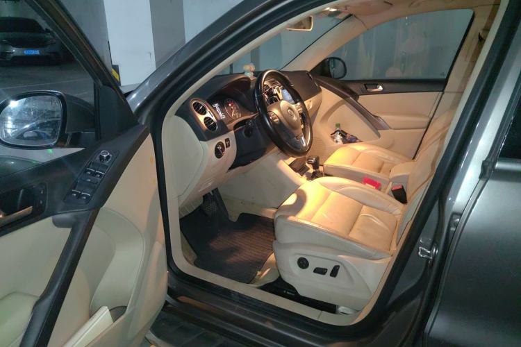 Used Volkswagen Tiguan 2010 2.0 TSI Automatic All-Wheel-Drive Elite Edition Driver Seat