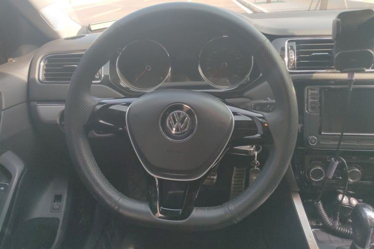 Used Volkswagen Sagitar 2015 1.6L Automatic Comfort Model Steering Wheel