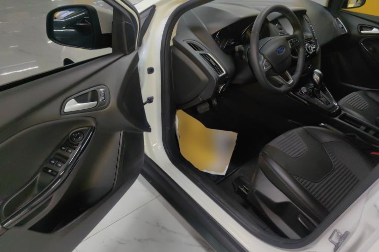 Used Ford Focus 2018 Hatchback Classic 1.6L Automatic Trendy SmartDrive Edition
