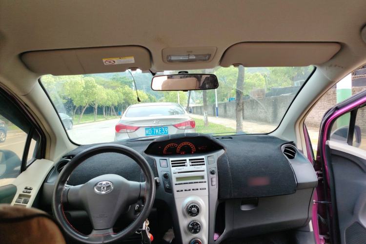 Used Toyota Yaris 2009 1.6E Automatic Comfort Edition Headliner