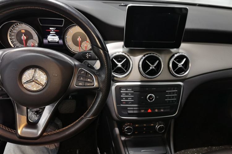 Used Mercedes-Benz GLA 2016 GLA 200 Sport Edition Center Console