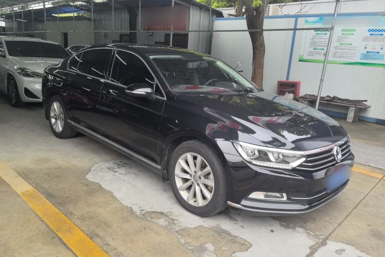 Used Volkswagen Magotan 2019 330TSI DSG Leading Model China VI Standard Front Right 45 Deg