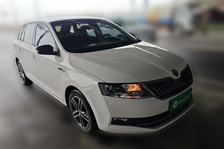 Used Skoda Rapid Spaceback 2018 1.6L Automatic Sport Edition Front Right 45 Deg