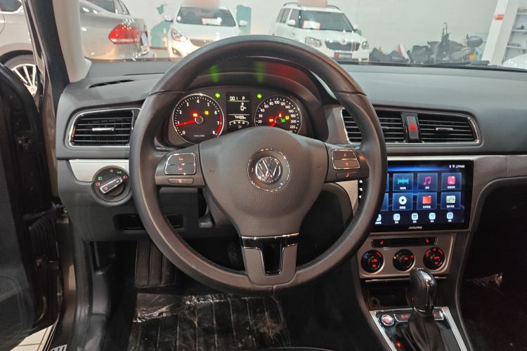 Used Volkswagen Gran Lavida 2013 1.4 TSI Automatic Luxury Model
