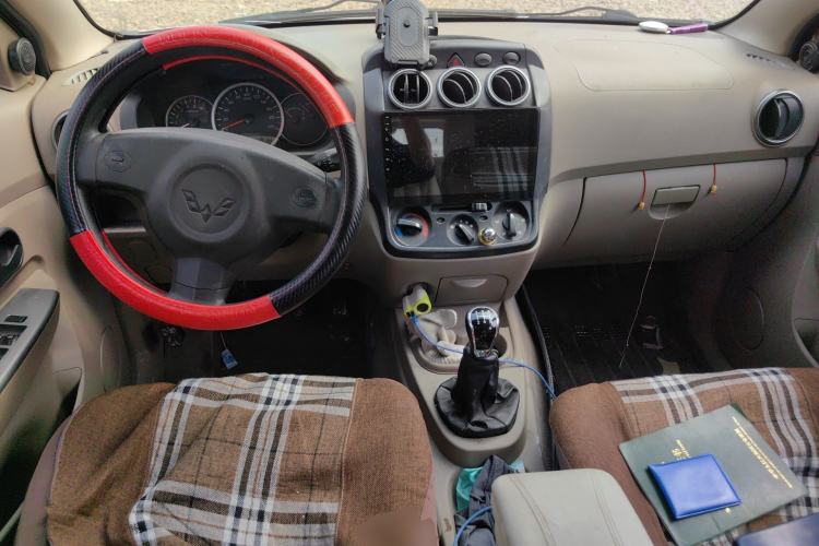 Used Wuling Hongguang 2010 1.2L Standard Version China IV Center Console