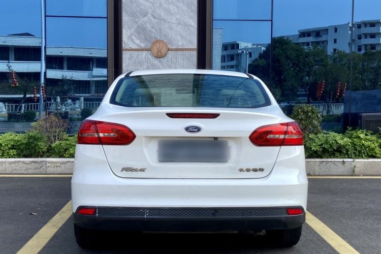 Used Ford Focus 2015 Sedan 1.6L Automatic Comfort Model Exterior 9