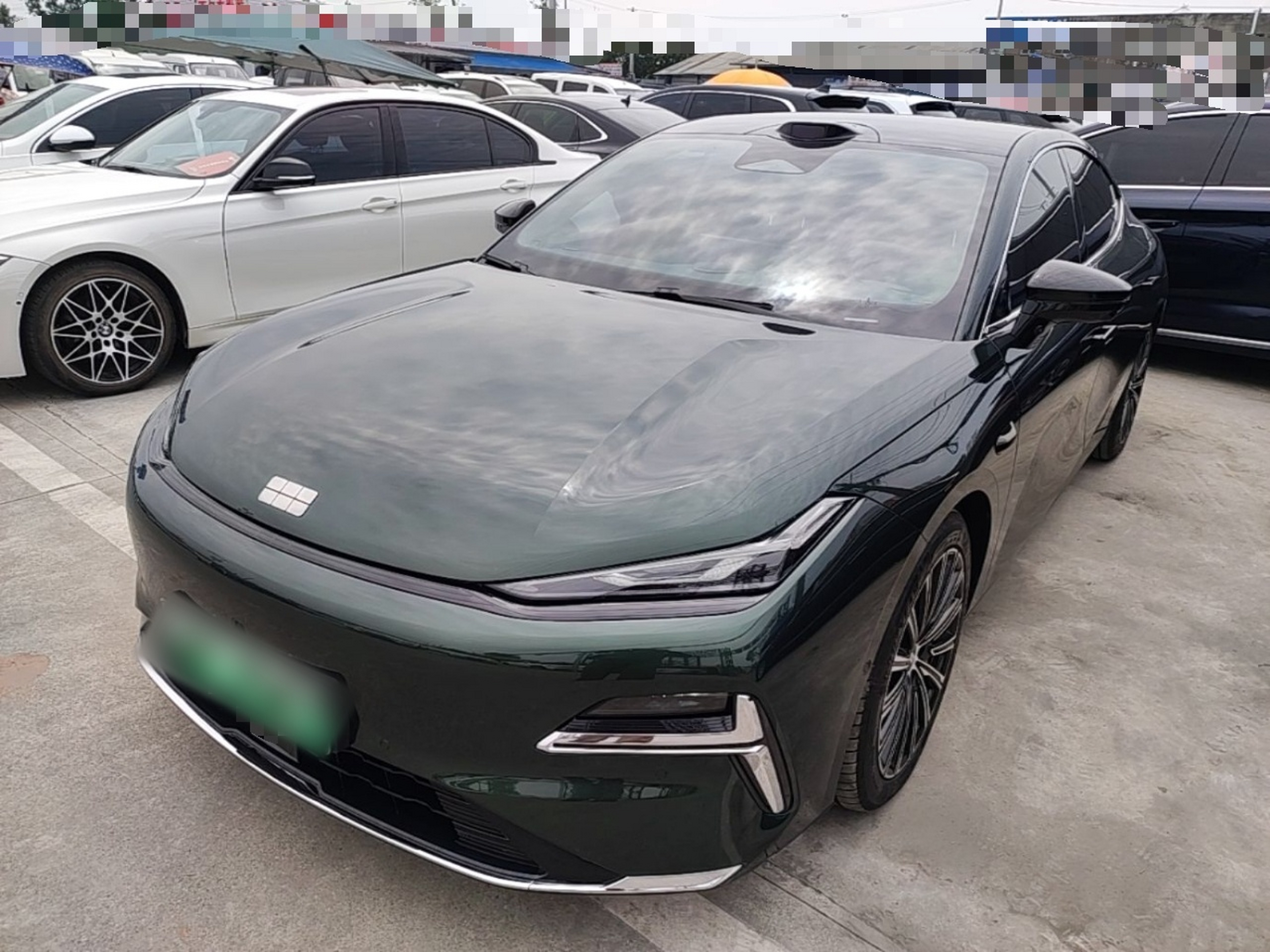 Под передней частью автомобиля