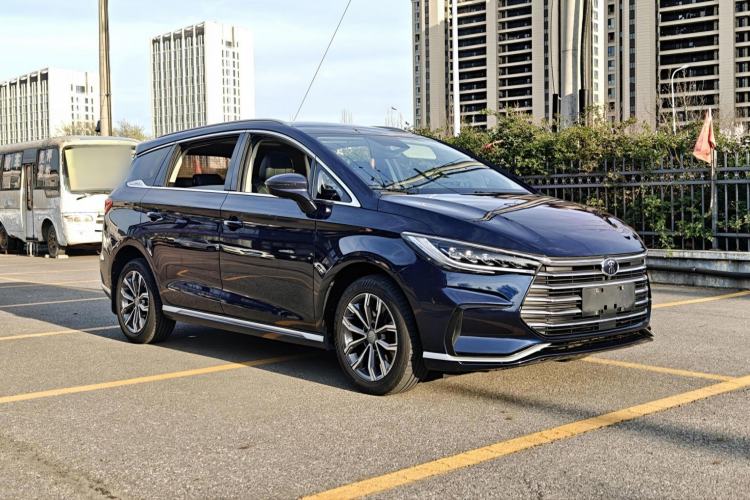 Used BYD Song MAX 2021 Upgraded Model 1.5T Automatic Prestige 7-Seater Front Right 45 Deg