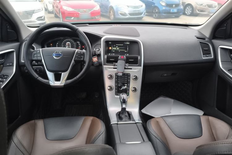 Used Volvo XC60 2017 T5 AWD Smart Drive Edition Center Console