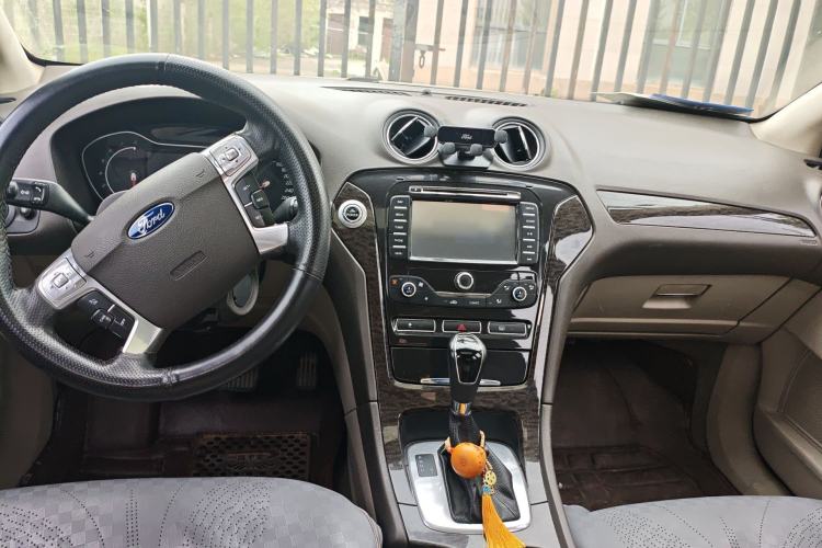 Used Ford Mondeo 2011 2.0L GTDi 200 Luxury Edition Center Console