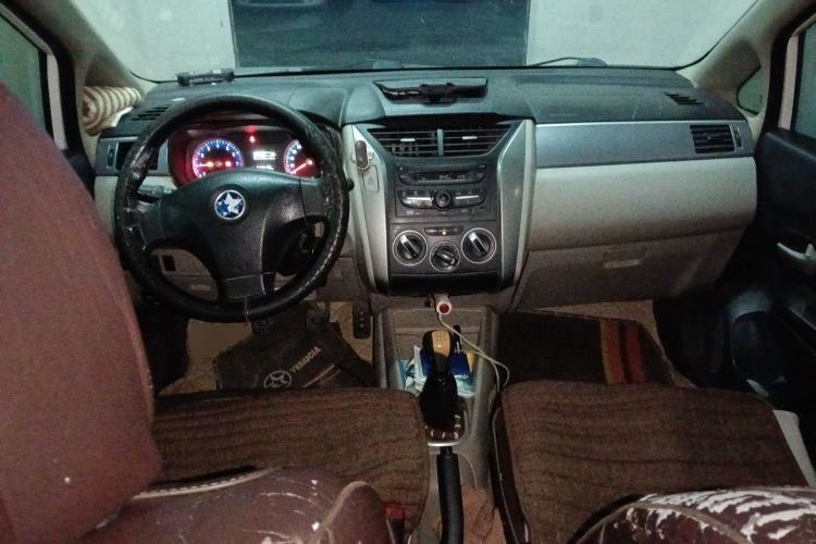 Used Venucia R50 2015 1.6L Manual Fashion Edition Center Console