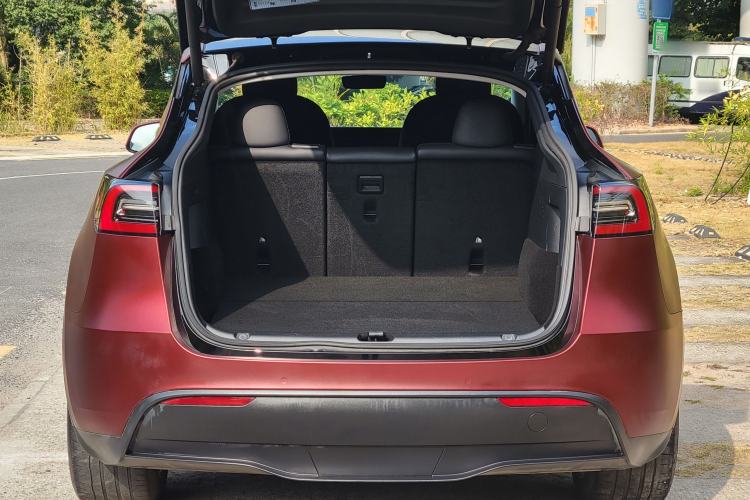 Used Tesla Model Y 2022 Long-Range All-Wheel-Drive Version
