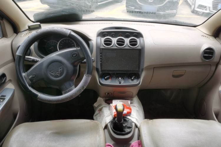 Used Wuling Hongguang 2013 1.5L Standard Version Center Console