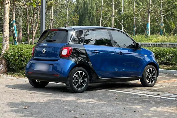 Used smart forfour 2016 1.0L 52 kW Passion Edition
