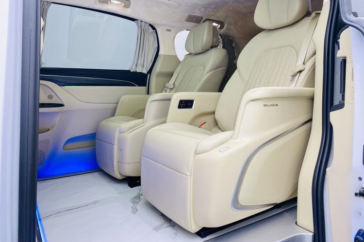 Used Buick GL8 2023 ES Lu Zun Flagship Model Interior 4