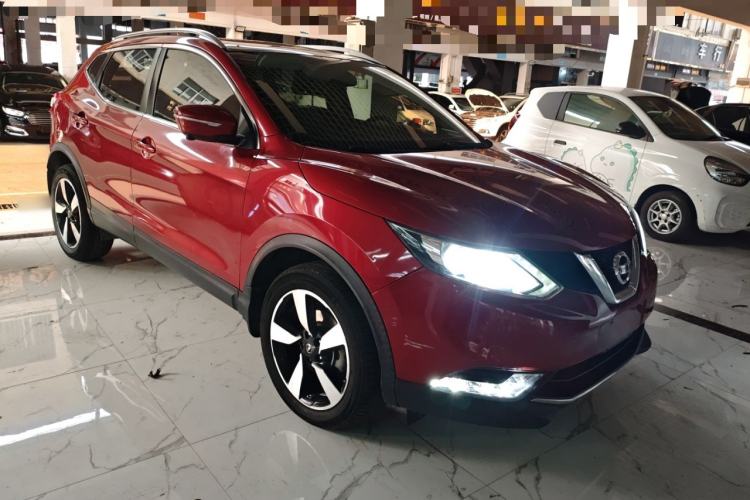 Used Nissan Qashqai 2016 2.0L CVT Luxury Edition Front Right 45 Deg