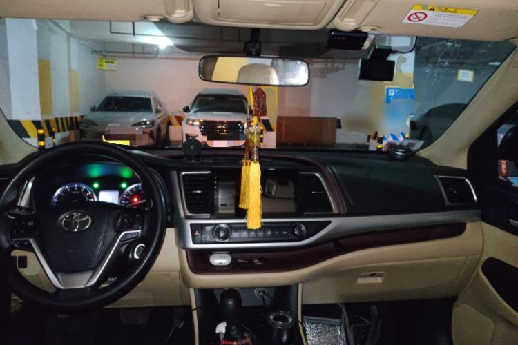 Used Toyota Highlander 2017 2.0T Four-Wheel Drive Elite Edition 7-Seater Center Console