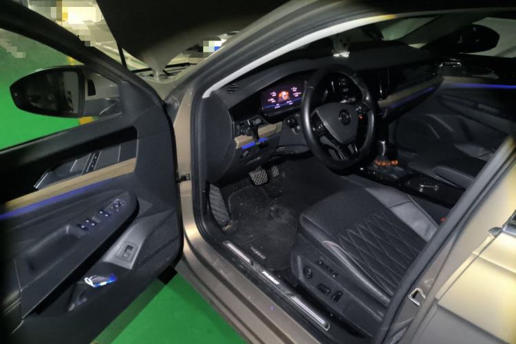 Used Volkswagen Passat 2020 330TSI Luxury Edition China VI