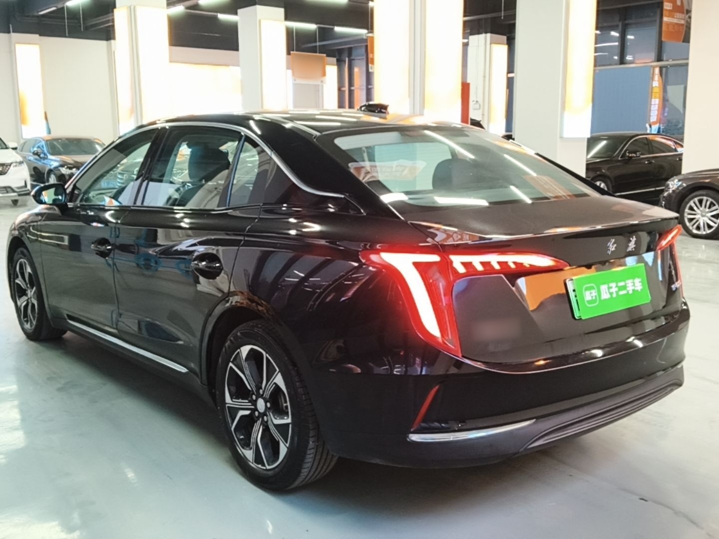 Hongqi E-QM5 2023 Revised Version Basic Travel Edition — снимка 4
