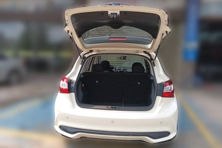 Used Nissan Tiida 2016 1.6L CVT Cool Dynamic Edition
