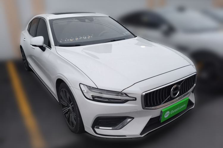 Used Volvo S60 2022 B4 Zhiyuan Luxury Edition Front Right 45 Deg