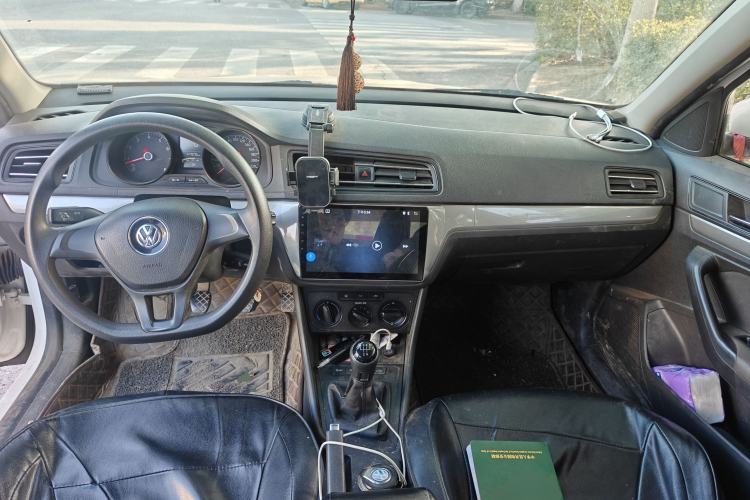 Used Volkswagen Lavida 2019 Lavida Start 1.5L Manual Fashion Edition China VI Standard Center Console