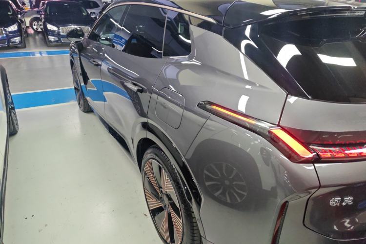 Used Lynk & Co 08 EM-P 2023 220 km Limited-Time Edition
